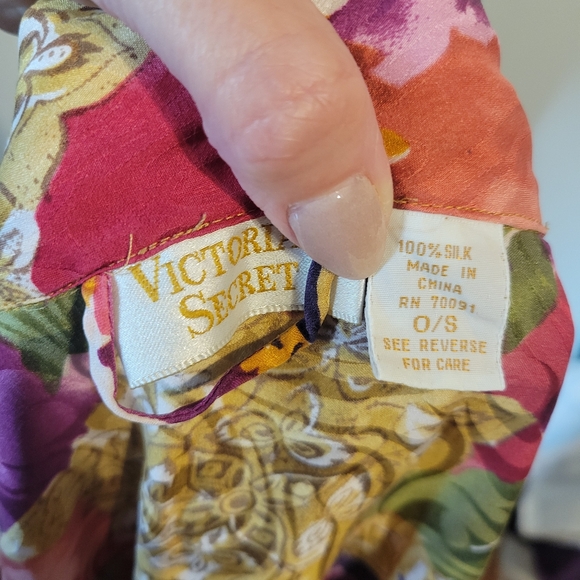 🔹 Vintage Victorias Secret Gold Label Long Silk Robe - Picture 4 of 4